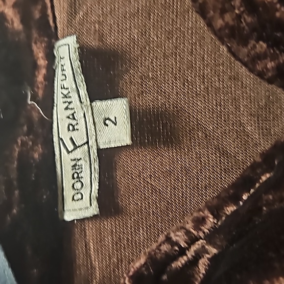 Outstanding Unique Velvet Long Designer Coat - Picture 6 of 14